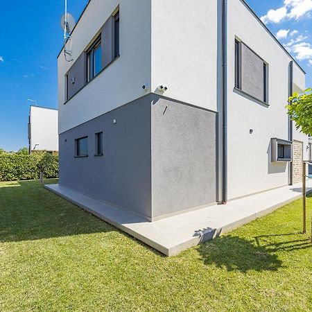 Villa Moon Near The Sea Fažana Exterior foto